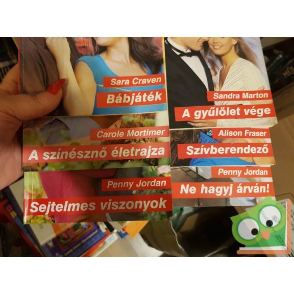 6 db-os Júlia füzet (323., 325., 327., 359., 360., 329. kötet)