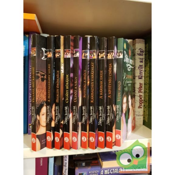 10 darab Bűbájos boszorkák könyv