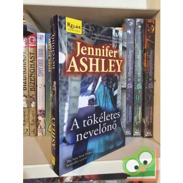   Jennifer Ashley: A tökéletes nevelőnő (Mackenzie fivérek 7.) 