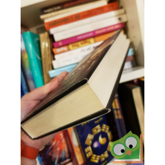 Robert Low: Varjúcsont  (A Felesküdöttek saga 5.)