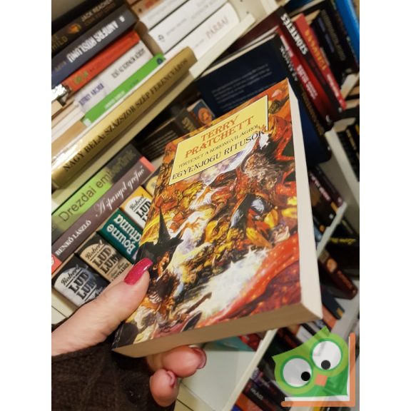 Terry Pratchett: Egyenjogú rítusok (Korongvilág 3.) (Boszorkányok 1.) (ritka)