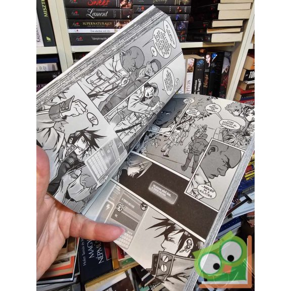 Stuart Moore - Christopher Schons: Földfény I. (újszerű)