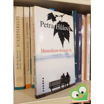 Petra Hůlová: Homályos üvegen át