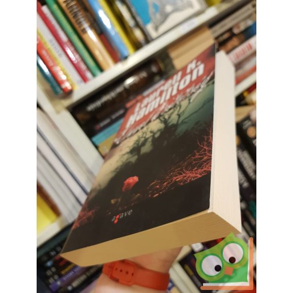 Laurell K. Hamilton: Elnyel a sötétség (Merry Gentry 7.) (Ritka)