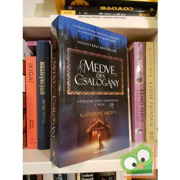   Katherine Arden: A medve és a csalogány (Az Északi erdő legendája 1.) (nagyon ritka)
