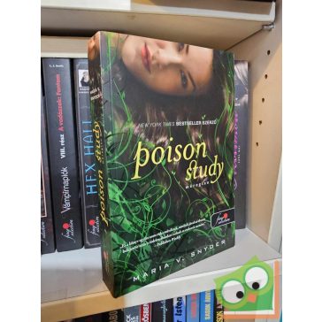   Maria V. Snyder: Poison Study - Méregtan  (Study 1.) (Fine Selection) (Young adult)