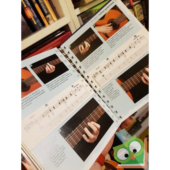 Phil Capone: Négyujjas pengetési technikák gitáron  (CD melléklettel) (ritka)