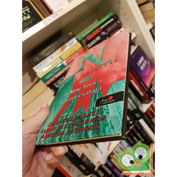 Clare - Brennan - Johnson: A New York-i Intézet csatája (Vörös pöttyös könyvek)(Fine Selection)(keményfedeles)