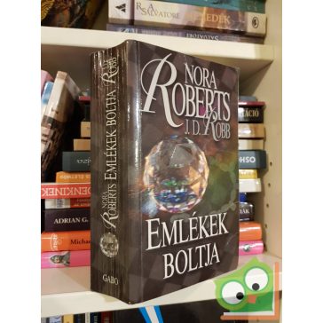   Nora Roberts - J. D. Robb: Emlékek boltja  (Eve Dallas 17,5)