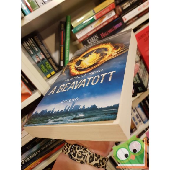 Veronica Roth: A beavatott (Divergent 1.) (ritka)