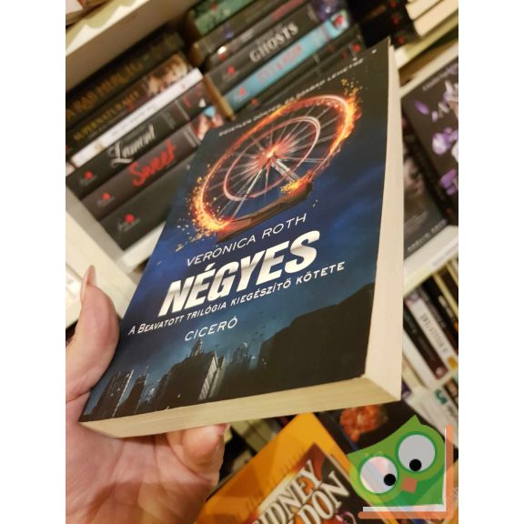 Veronica Roth: Négyes (Divergent 0,1-0,4) (ritka)