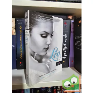   Mia Sheridan: Leo (A szerelem csillagjegyében 1.) (Fine selection, Rubin pöttyös) (ritka)