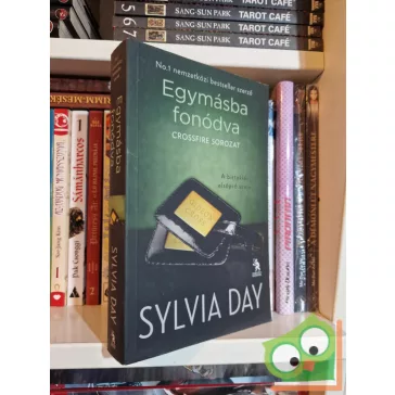 Sylvia Day: Egymásba fonódva (Crossfire 3.)