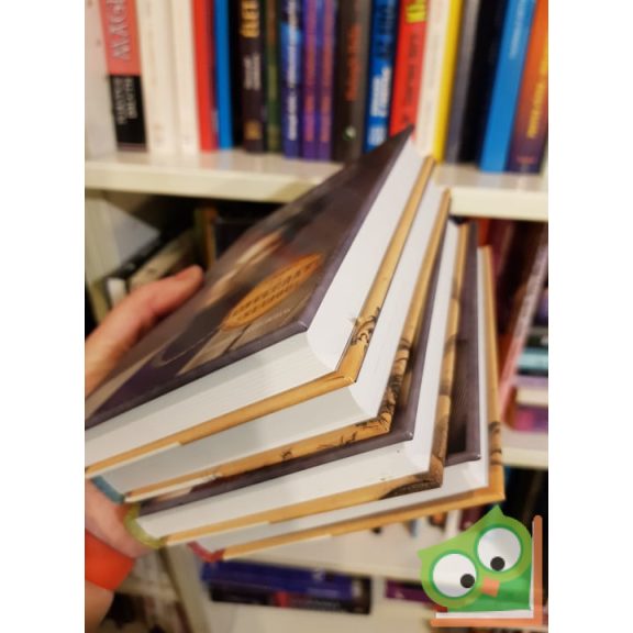 Charles Gilman: Titkok a Lovecraft suliból 1-4. kötet