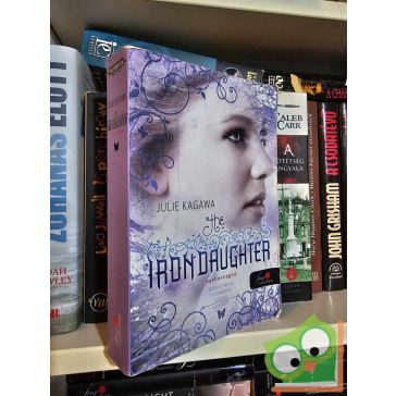   Julie Kagawa: The Iron Daughter Vashercegnő (Vastündérek 2.) (fine selection) (14 éves kortól)