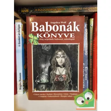 Angelica Wolf: Babonák könyve