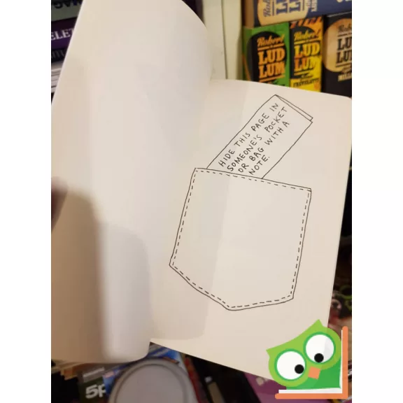 Keri Smith: Wreck This Journal Everywhere  (English book)